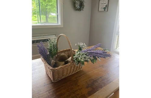 Frontenac House | Waterfront / Private beach 4 Bedroom Lakefront Cottage