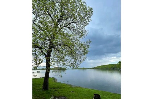 Frontenac House | Waterfront / Private beach 4 Bedroom Lakefront Cottage