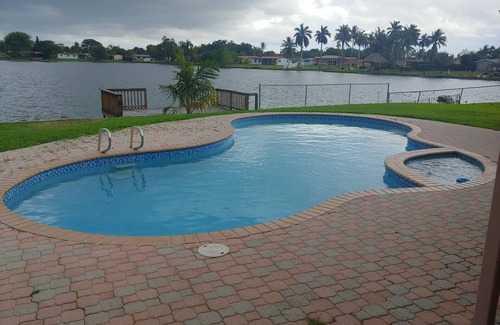 Pembroke Pines House | Waterfront property with a pool