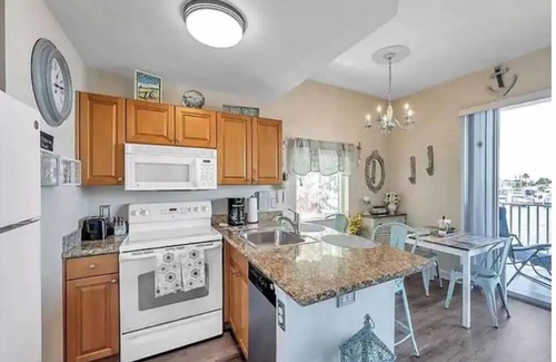 Madeira Beach House | Waterfront quiet condo w Pool by Madeira Beach