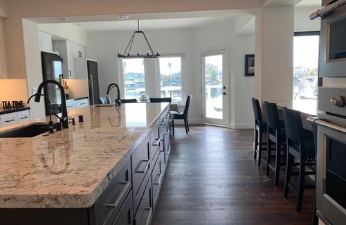 Discovery Bay House | Waterfront Remodeled House close to FAST Water