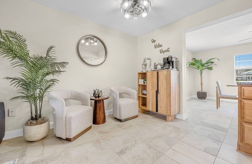 Spring Hill House | WATERFRONT RETREAT WITH DIRECT GULF ACCESS – GOLF CART, KAYAKS, BIKES & MORE!