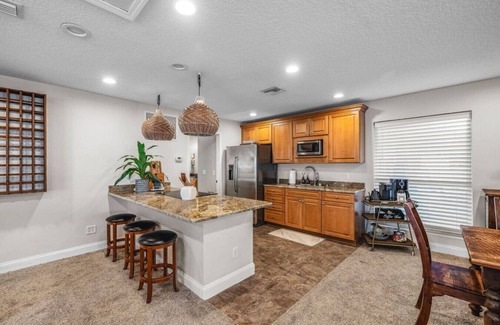 Northside Apartment | Waterfront Retreat Sunrise Views & Fall Vibes