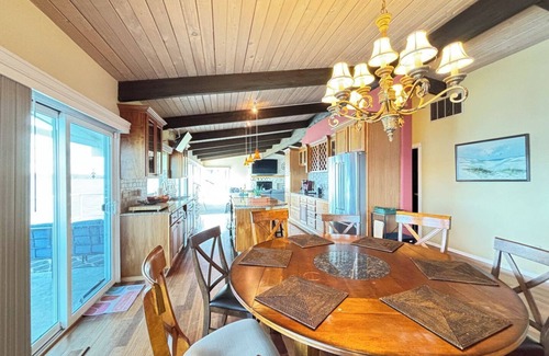 Potlatch House | Waterfront Retreat with Hot Tub, Kayaks & Private Beach – w/Lower Fall Rates!