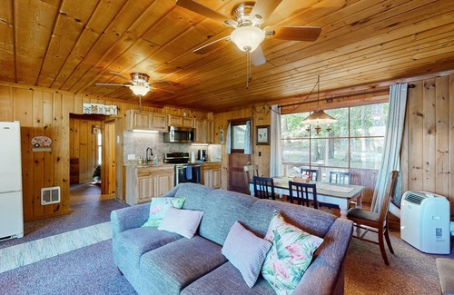 Worley Cabin | Waterfront retreat with a large deck, grill, board games, and AC - dog-friendly