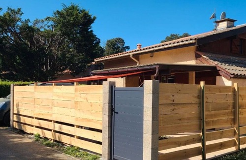 Carcans House | Waterfront Stay – Maubuisson | Cozy house, terrace, private parking, 100m from the lake