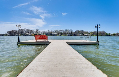 New Braunfels Cabin | Waterfront Studio w/Fire Pit on Lake Dunlap!