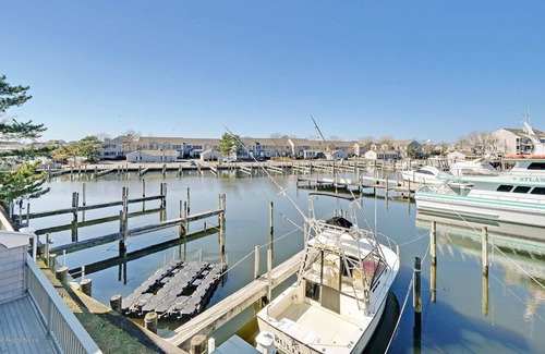 Avon House | WATERFRONT SUMMER AND WINTER RENTAL IN PRESTIGIOUS BAY POINT HARBOUR