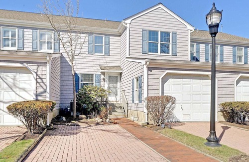 Avon House | WATERFRONT SUMMER AND WINTER RENTAL IN PRESTIGIOUS BAY POINT HARBOUR