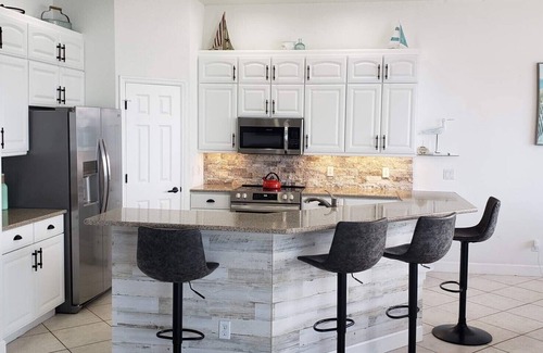 Englewood House | Waterfront Tropical Paradise, 5mins. to beach, pool/hot tub, game room, kayaks
