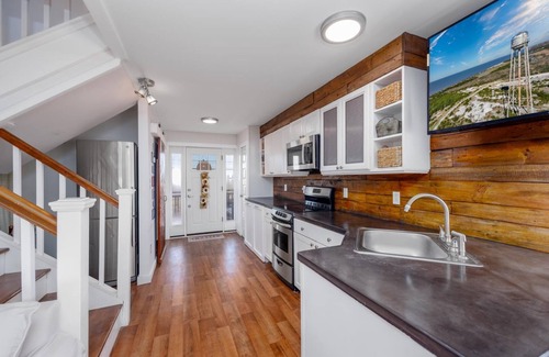 Cape May House | WATERFRONT 2 bedroom 1.5 bath Pet Friendly Cottage sleeps 6
