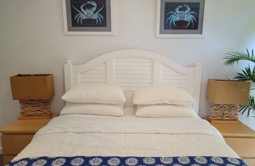 Hampton Bays House | Waterfront Villas w/hot tub , 2 boat slips , and 3 minutes to the beach!