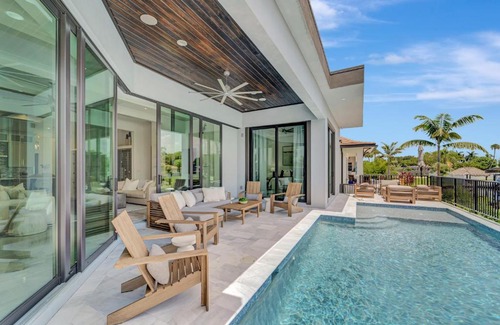 Yacht Club House | Waterfront Wine Down