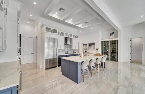 Yacht Club House | Waterfront Wine Down