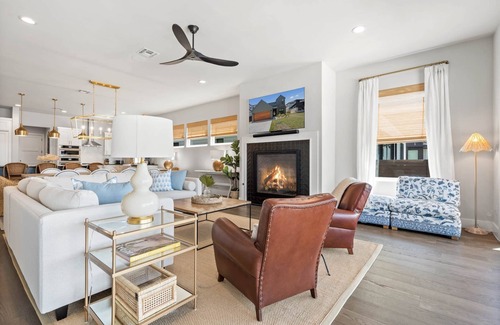 Kingsland House | Waterhouse at LBJ Residence III, 6 King Bedrooms, Pool/Spa, Boat/PWC Lift, Slide