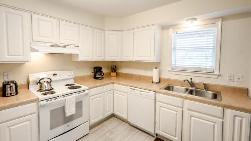 Waves Apartment | Watermen's Cabana 1B - 2-Bed, 1-Bath Apartment - Walk To BEACH Access & PET Friendly!