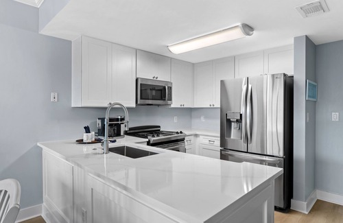 Fort Walton Beach Condo | Waterscape A420 ~ Beachy-Chic 1BR ~ Ocean View ~ Beach Service