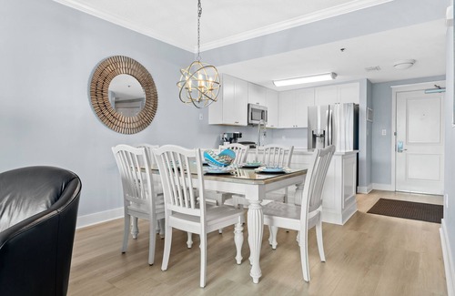 Fort Walton Beach Condo | Waterscape A420 ~ Beachy-Chic 1BR ~ Ocean View ~ Beach Service