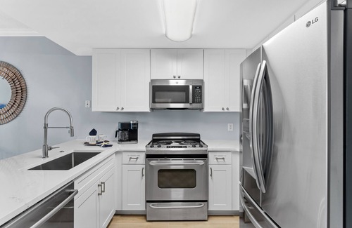 Fort Walton Beach Condo | Waterscape A420 ~ Beachy-Chic 1BR ~ Ocean View ~ Beach Service
