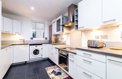 Docklands Apartment | Waterside Bliss Apart | ExCeL Centre | O2 Arena