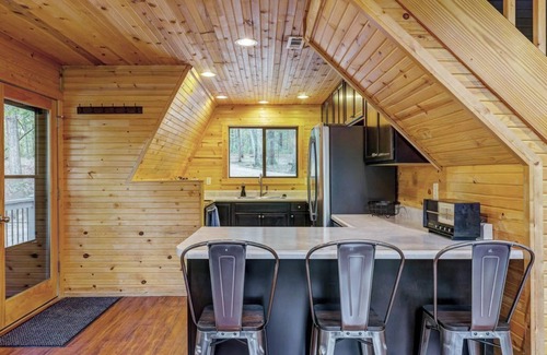 Wright City Cottage | Waterside Cottage w/Hot Tub by StayLage