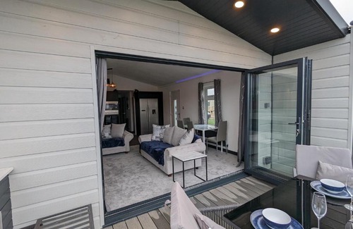 Sandilands House | Waterside Lodge - Dog Friendly Sutton on Sea