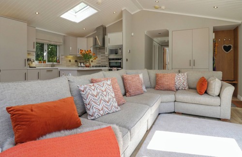 Troutbeck Bridge Cottage | WATERSIDE LODGE, family friendly, with pool in Windermere