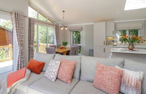 Troutbeck Bridge Cottage | WATERSIDE LODGE, family friendly, with pool in Windermere
