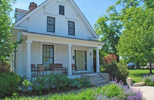Rockland Cottage | WATERSIDE RETREAT - City of Rockland