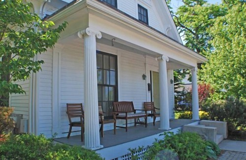Rockland Cottage | WATERSIDE RETREAT - City of Rockland