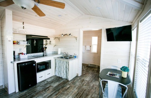 Steele Creek Cabin | Waterview 1 Bed Cabin #4