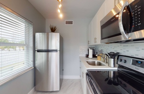 Nurmi Isles Apartment | Waterview 1 bedroom Luxury Condo