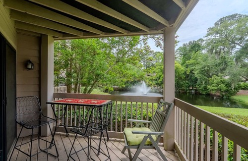 Sea Pines Apartment | Waterview Suite - Walk to Harbourtown