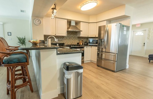 North Central Hollywood House | Waterview Zen with Large Pool and Outdoor TV