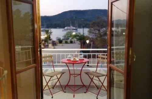 Galatas Apartment | Waterway view