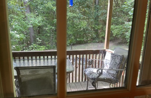 Bryson City Cabin | Waterwheel Cabin! Whitewate, Hottub,Casino,Hiking,Fishing. 40"smart TV bedrooms