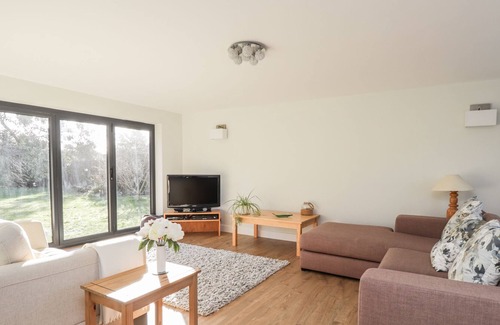 Sandwich Cottage | WATERWYNCH, pet friendly, with a garden in Sandwich