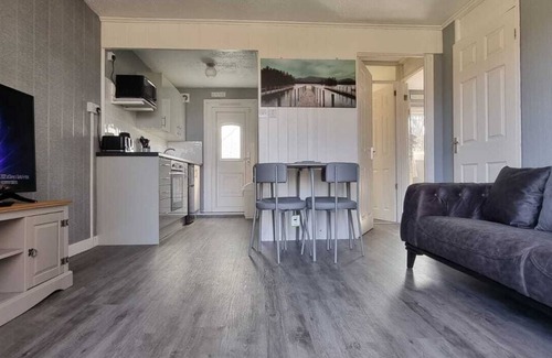 Bont Newydd Ski Chalet | Watkin Cabin – Peaceful 2-Bed Chalet Near Snowdonia & Caernarfon