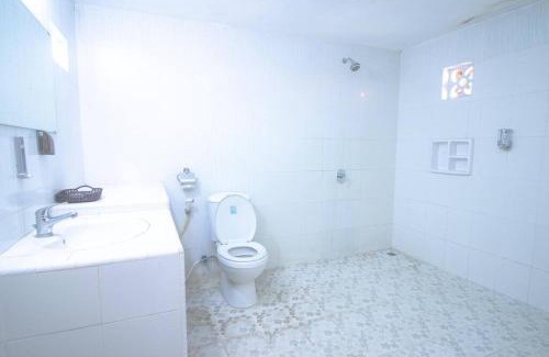 Sidomulyo Villa | Watu Emas 1 with Shared Pool and Balcony