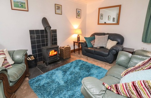 Rhydcymerau Cottage | WAUN FFOREST, pet friendly, character holiday cottage in Llansawel