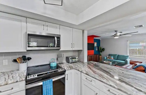 Jensen Beach House | Waveland House in Jensen Beach: minutes to beaches, parks, marina and downtown