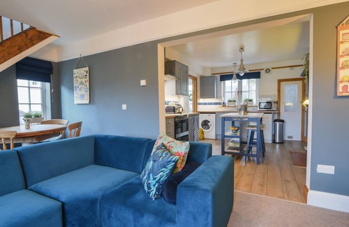 Lyme Regis Cottage | WAVERLEY, pet friendly, character holiday cottage in Lyme Regis
