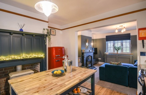 Lyme Regis Cottage | WAVERLEY, pet friendly, character holiday cottage in Lyme Regis