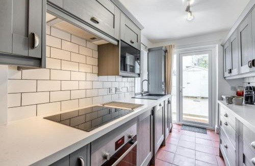 Whitstable House | Waves End - Whitstable