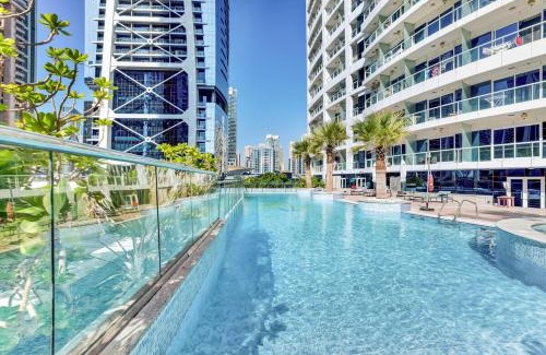 Jumeirah Lake Towers Apartment | Waves - Modern Studio with Stunning Lake Views in JLT