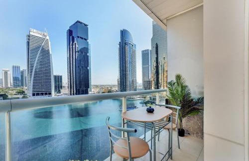 Jumeirah Lake Towers Apartment | Waves - Modern Studio with Stunning Lake Views in JLT