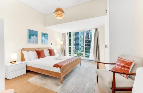 Jumeirah Lake Towers Apartment | Waves - Modern Studio with Stunning Lake Views in JLT