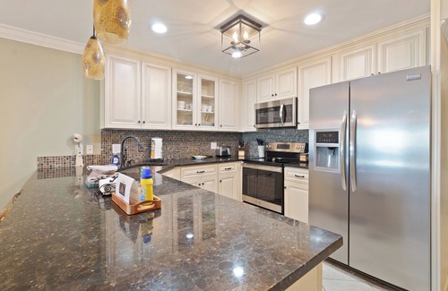 Ocean Drive Condo | Waves & Views: Beach Condo w/Balcony + Pool