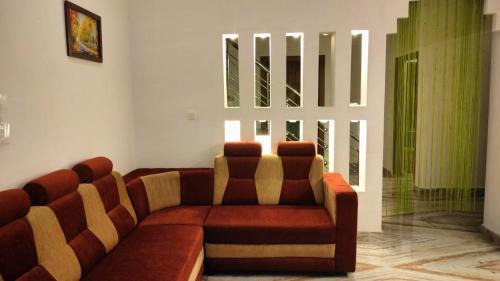 Vellamunda Villa | Wayanadan Mountain View service villa