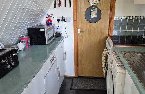 Deal Ski Chalet | WAYFARERS-Stunning SEA VIEWS at Kingsdown Park, with pool on site no118